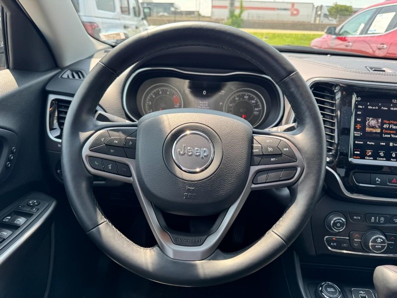 Jeep Cherokee Vehicle Full-screen Gallery Image 10