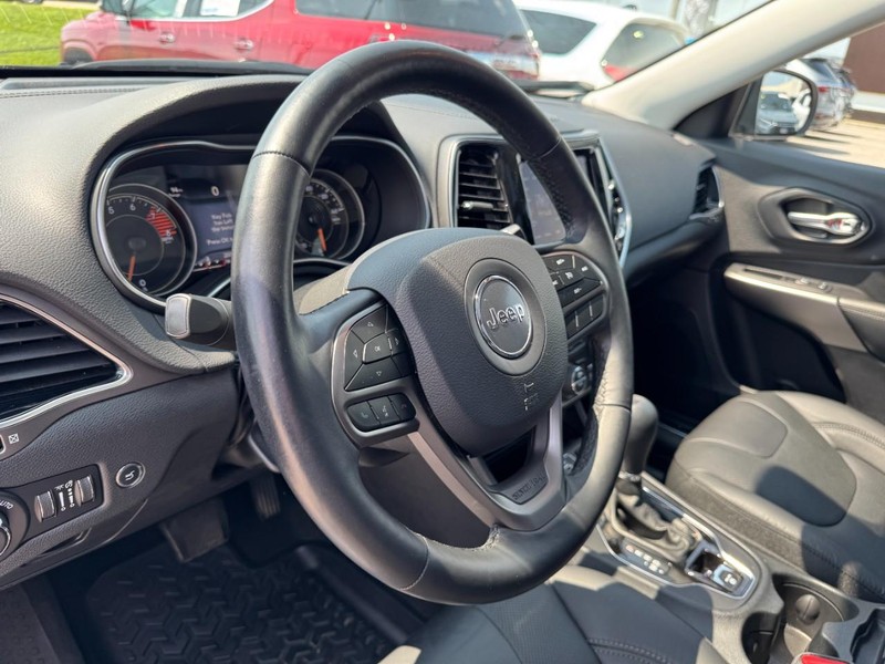 Jeep Cherokee Vehicle Full-screen Gallery Image 15