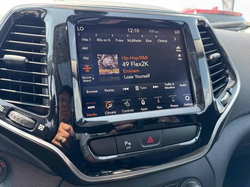 Jeep Cherokee Vehicle Full-screen Gallery Image 16