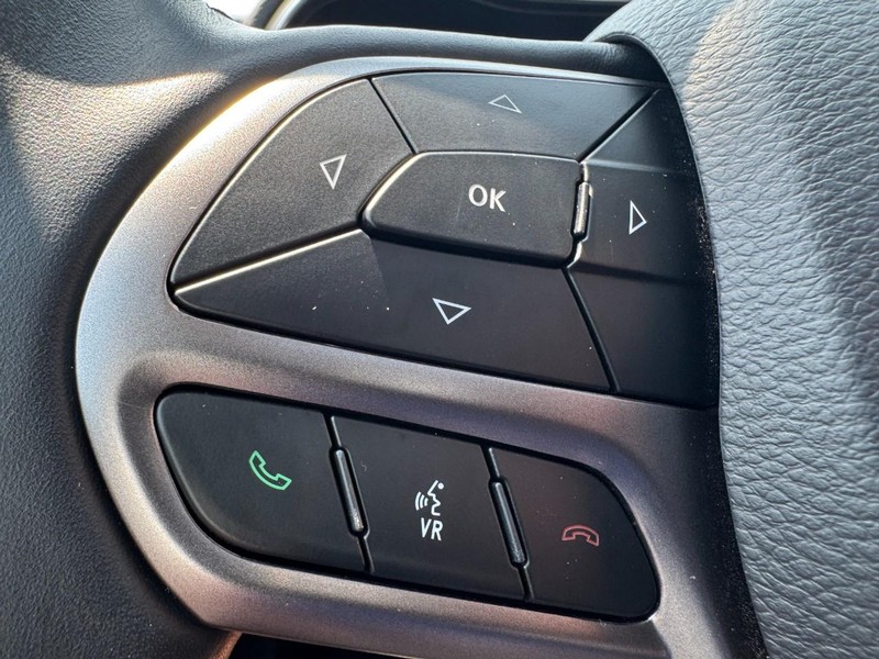 Jeep Cherokee Vehicle Full-screen Gallery Image 18