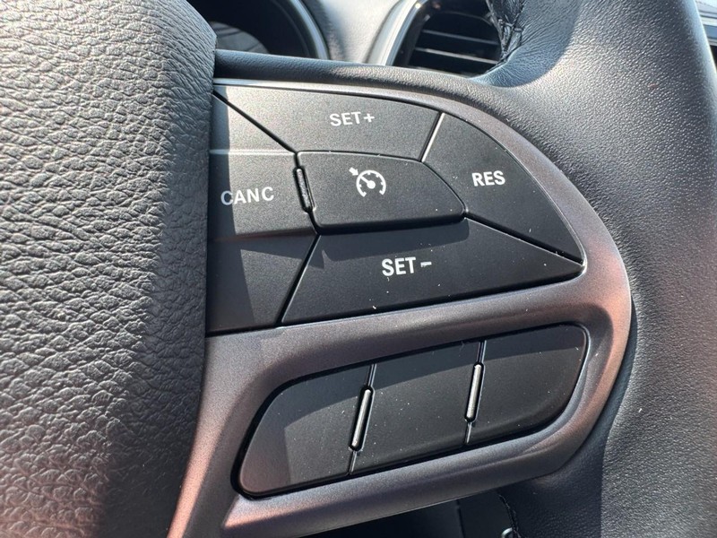 Jeep Cherokee Vehicle Full-screen Gallery Image 19