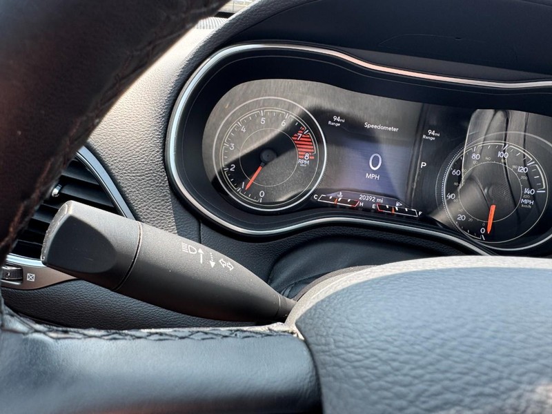 Jeep Cherokee Vehicle Full-screen Gallery Image 20