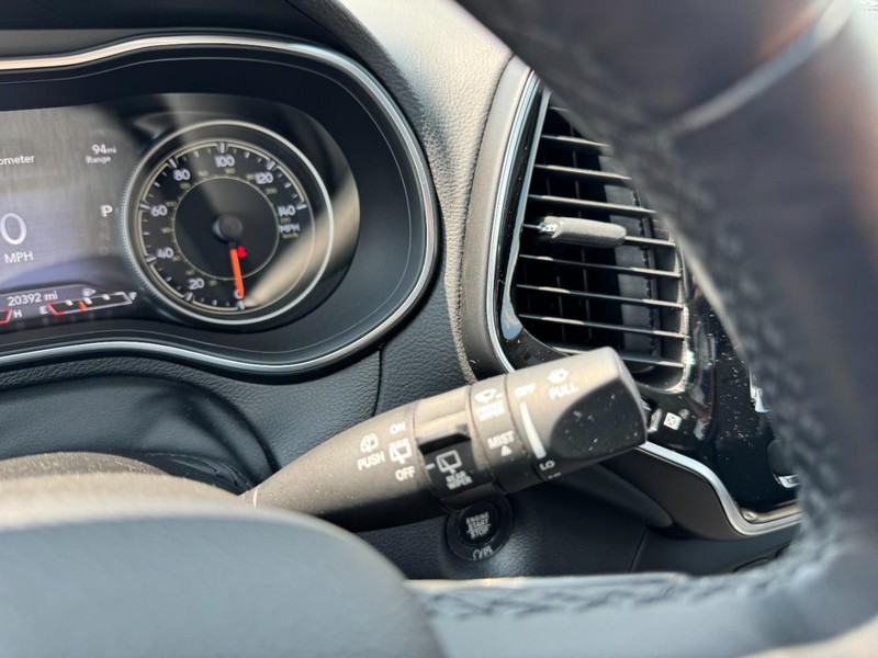 Jeep Cherokee Vehicle Full-screen Gallery Image 21