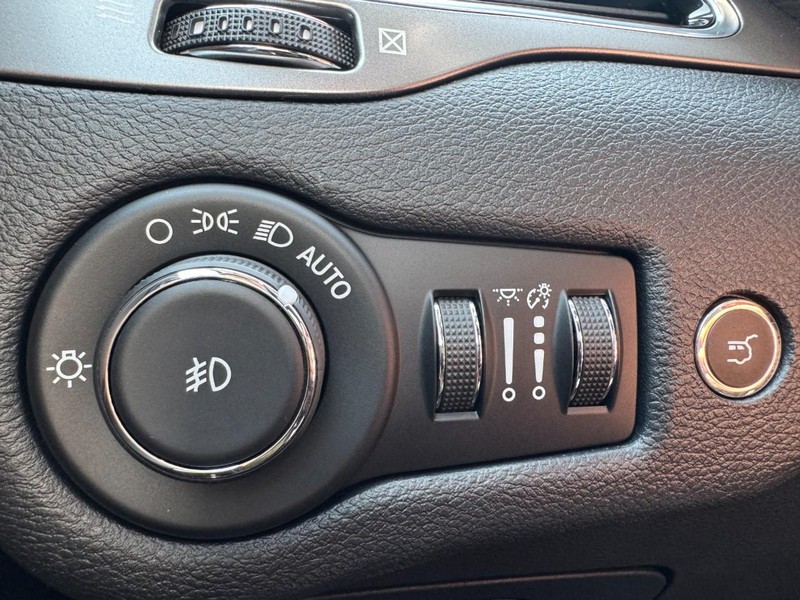 Jeep Cherokee Vehicle Full-screen Gallery Image 22
