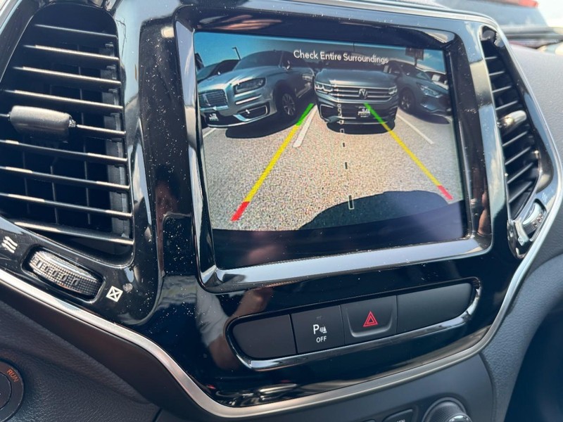 Jeep Cherokee Vehicle Full-screen Gallery Image 24