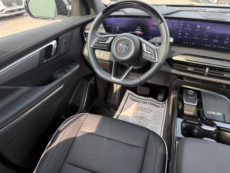 Buick Enclave Vehicle Full-screen Gallery Image 10