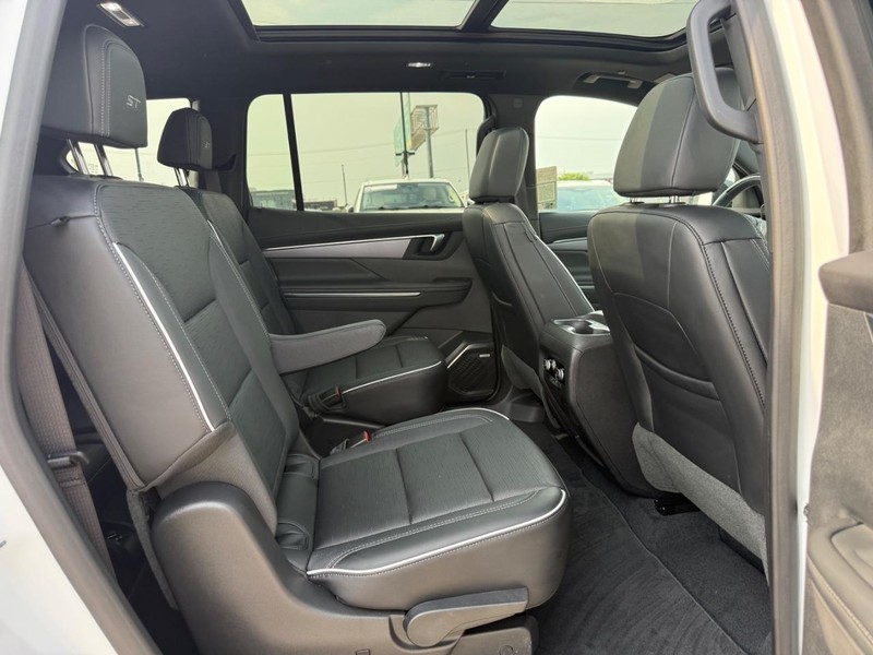 Buick Enclave Vehicle Full-screen Gallery Image 13