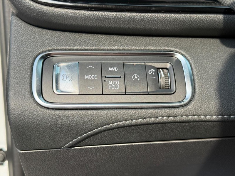 Buick Enclave Vehicle Full-screen Gallery Image 14