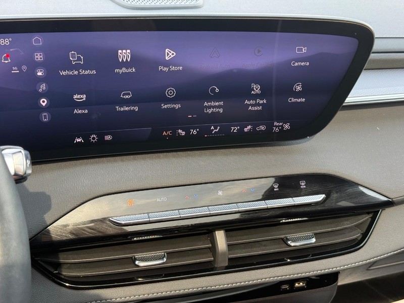 Buick Enclave Vehicle Full-screen Gallery Image 16