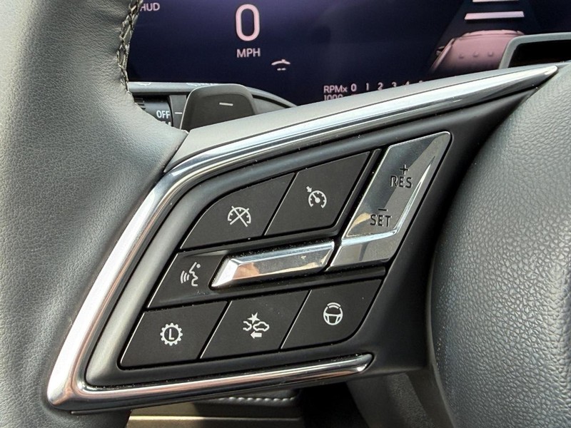 Buick Enclave Vehicle Full-screen Gallery Image 17