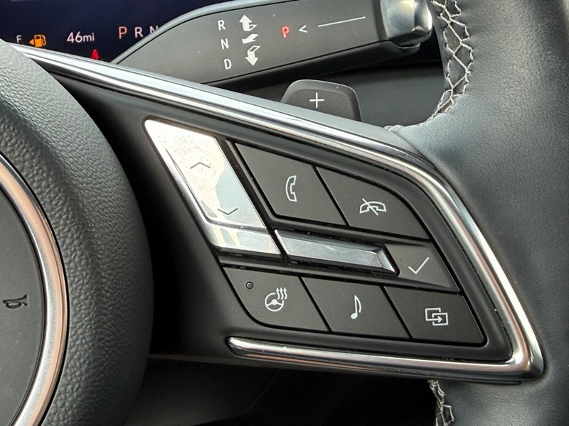 Buick Enclave Vehicle Full-screen Gallery Image 18