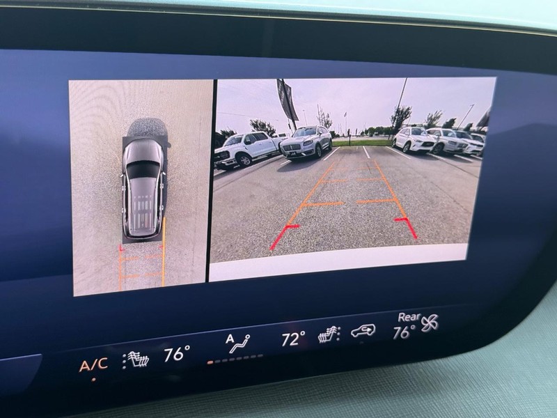 Buick Enclave Vehicle Full-screen Gallery Image 20