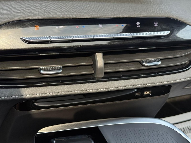 Buick Enclave Vehicle Full-screen Gallery Image 21