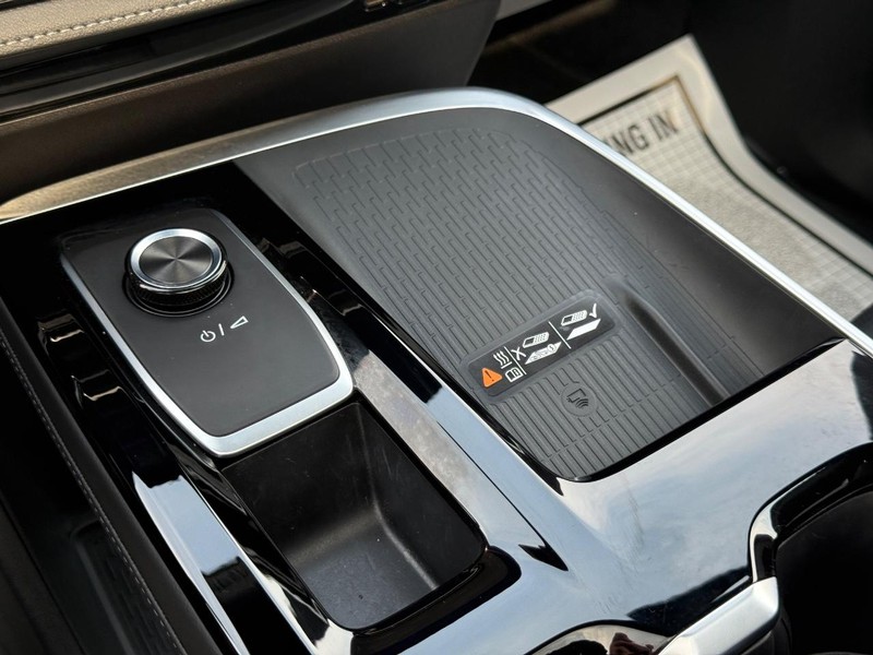 Buick Enclave Vehicle Full-screen Gallery Image 22