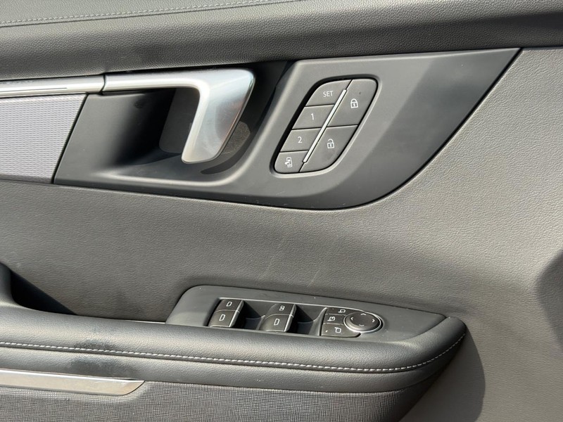 Buick Enclave Vehicle Full-screen Gallery Image 23