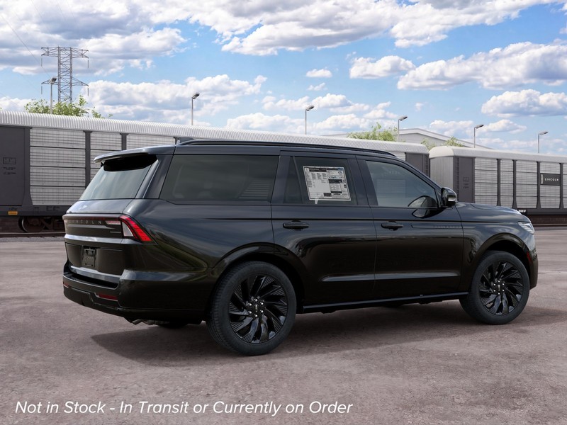Lincoln Navigator Vehicle Full-screen Gallery Image 06