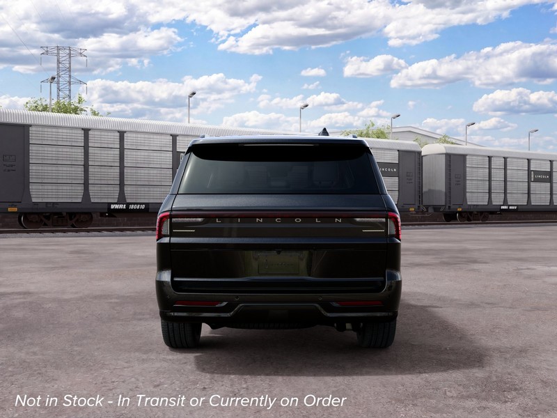 Lincoln Navigator Vehicle Full-screen Gallery Image 07