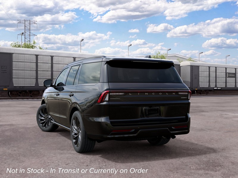 Lincoln Navigator Vehicle Full-screen Gallery Image 08