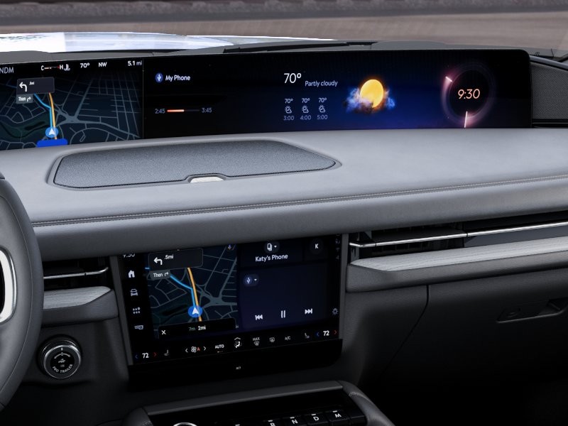 Lincoln Navigator Vehicle Full-screen Gallery Image 14