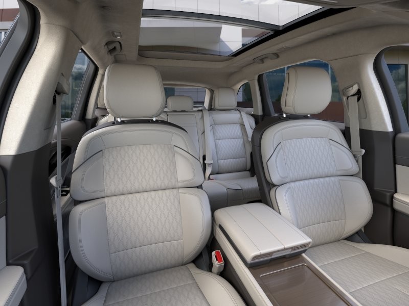 Lincoln Nautilus Vehicle Full-screen Gallery Image 10