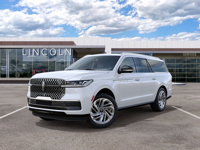 Lincoln Navigator L Vehicle Full-screen Gallery Image 02