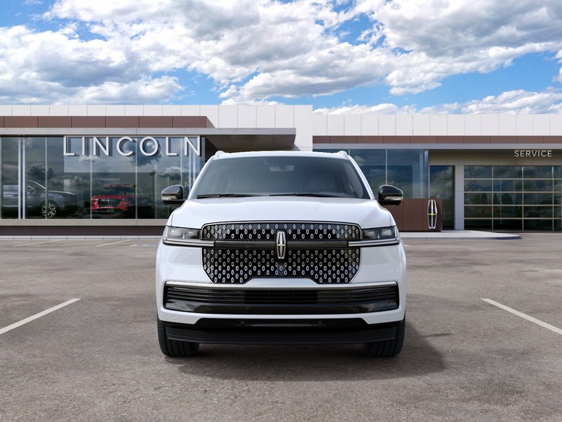 Lincoln Navigator L Vehicle Full-screen Gallery Image 03