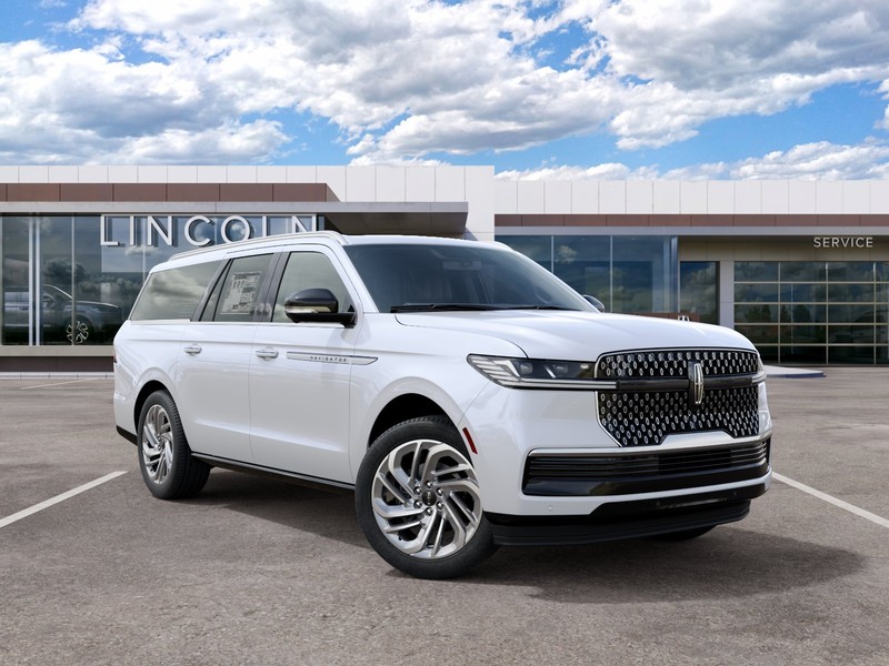 Lincoln Navigator L Vehicle Full-screen Gallery Image 04