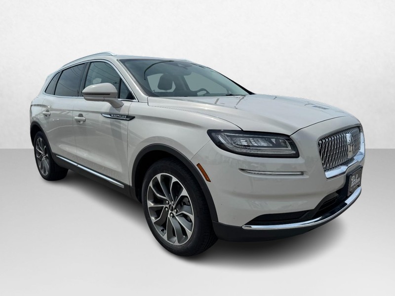 Lincoln Nautilus Vehicle Full-screen Gallery Image 03