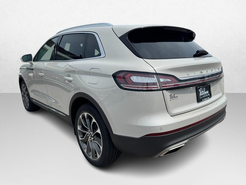Lincoln Nautilus Vehicle Full-screen Gallery Image 07