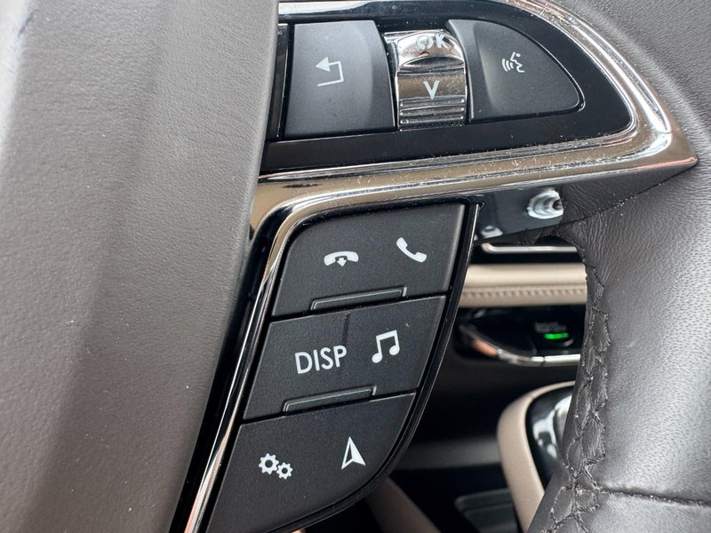 Lincoln Nautilus Vehicle Full-screen Gallery Image 19