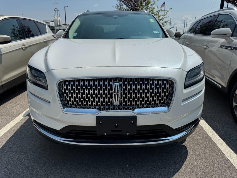 Lincoln Nautilus Vehicle Full-screen Gallery Image 02