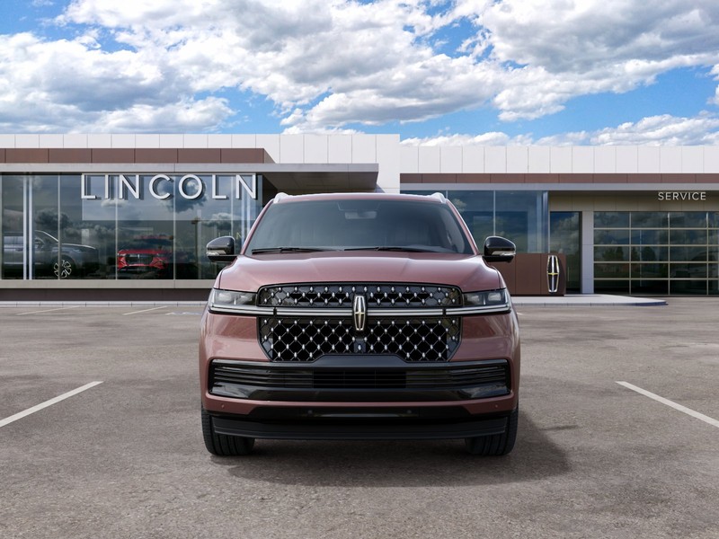 Lincoln Navigator Vehicle Full-screen Gallery Image 03