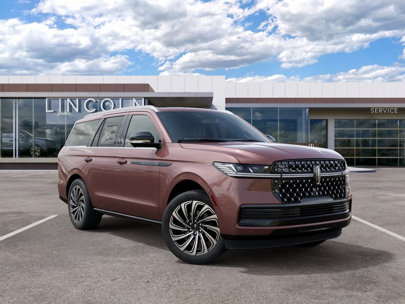Lincoln Navigator Vehicle Full-screen Gallery Image 04
