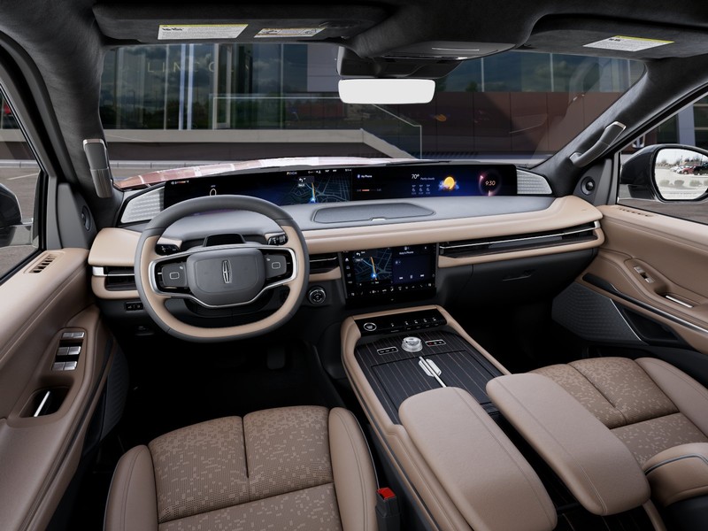 Lincoln Navigator Vehicle Full-screen Gallery Image 09