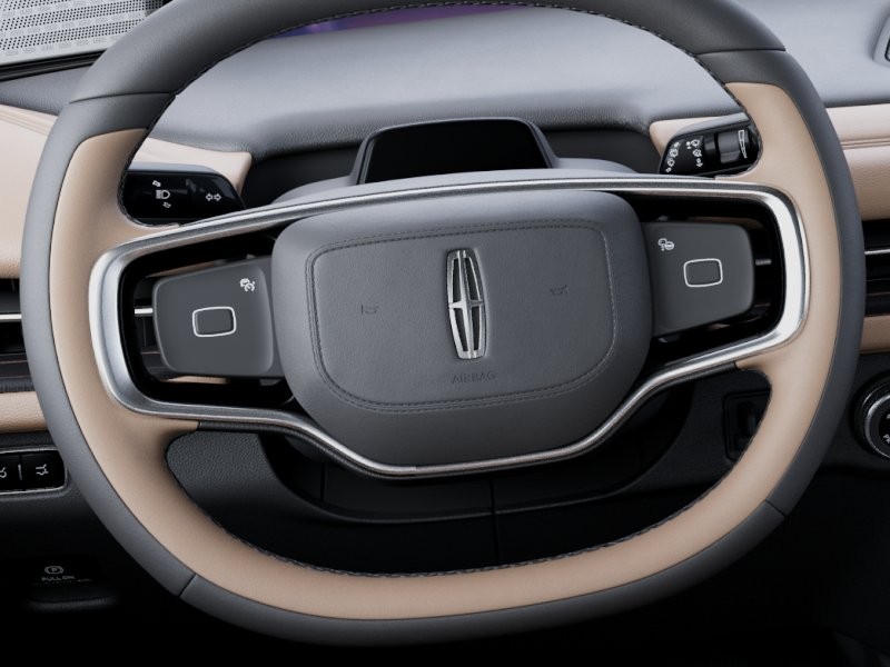 Lincoln Navigator Vehicle Full-screen Gallery Image 12