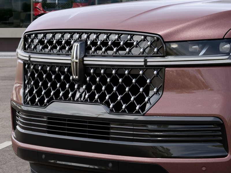 Lincoln Navigator Vehicle Full-screen Gallery Image 17