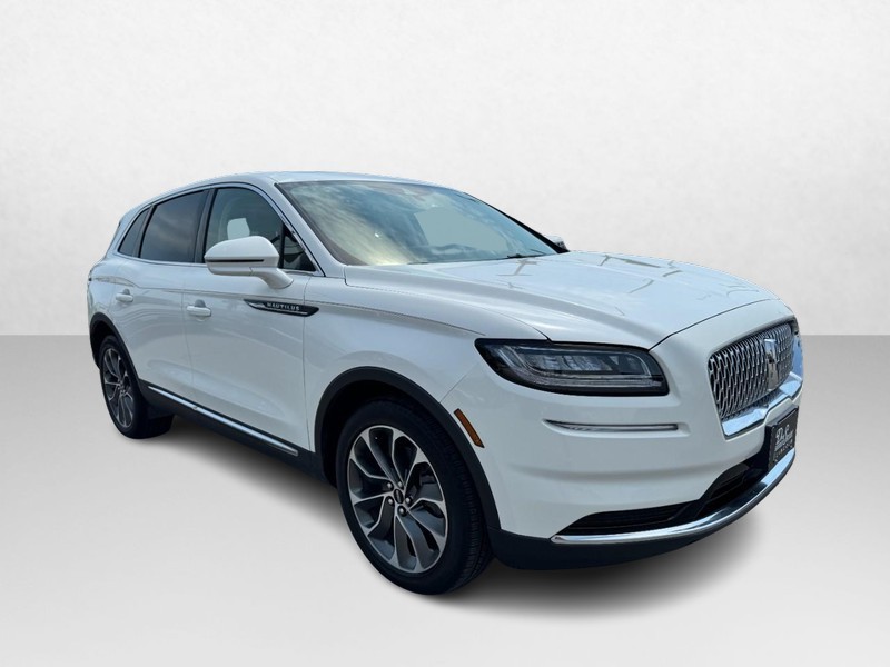 Lincoln Nautilus Vehicle Full-screen Gallery Image 03