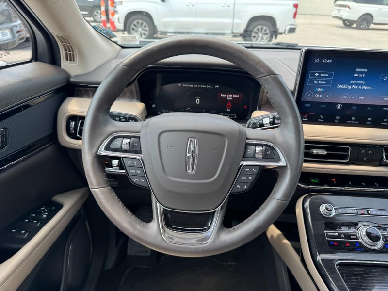 Lincoln Nautilus Vehicle Full-screen Gallery Image 10