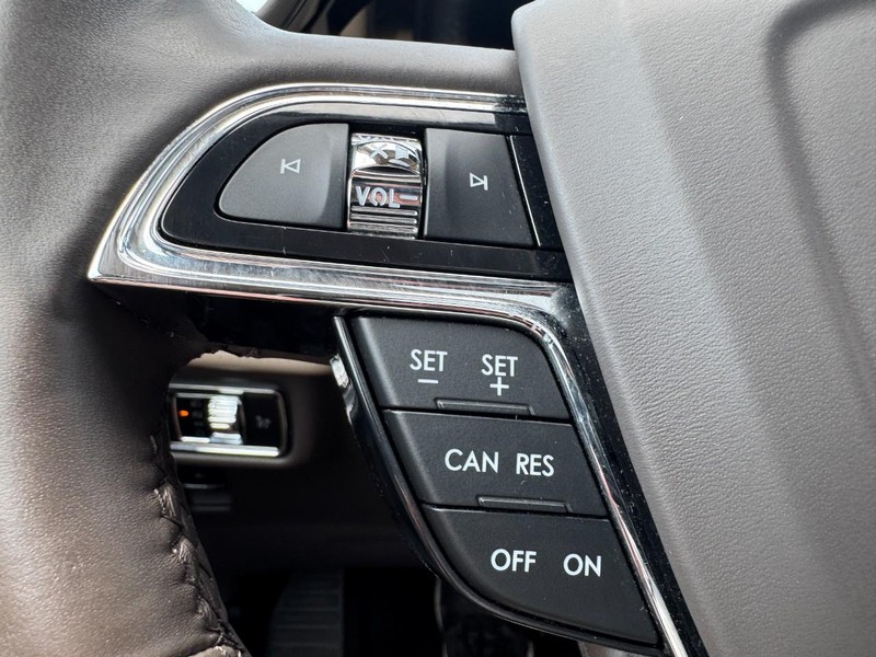 Lincoln Nautilus Vehicle Full-screen Gallery Image 18