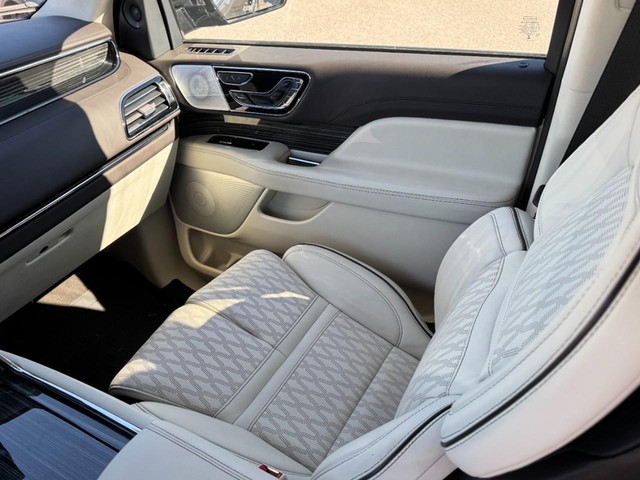 2024 Lincoln Navigator L Black Label thumbnail image 11