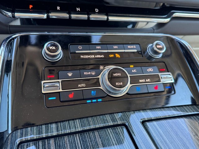2024 Lincoln Navigator L Black Label thumbnail image 17