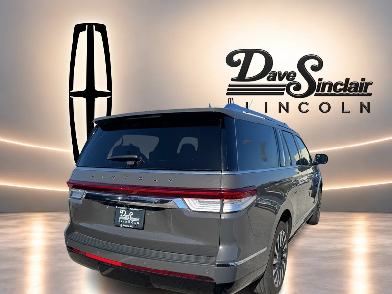Lincoln Navigator L Vehicle Full-screen Gallery Image 05