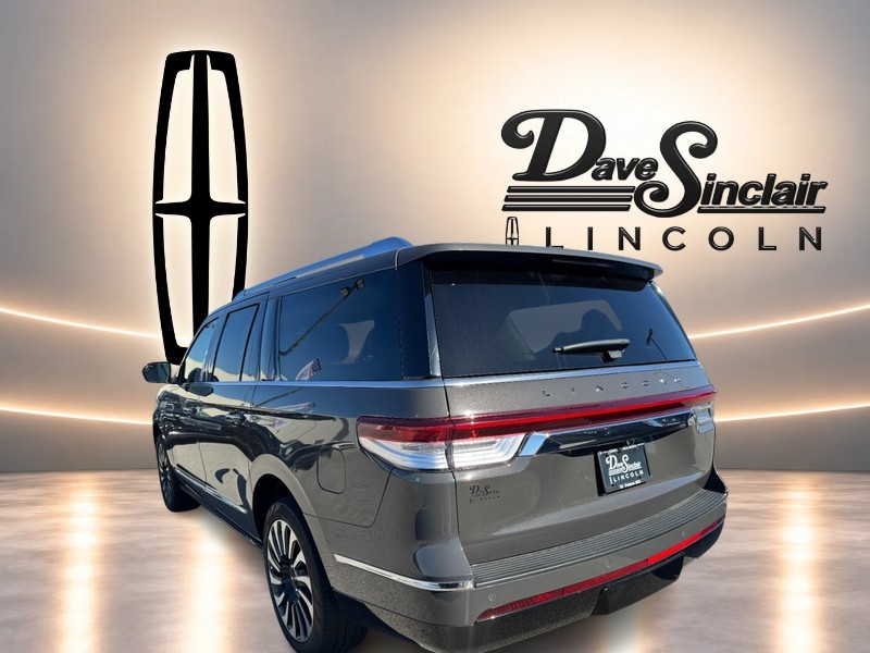 Lincoln Navigator L Vehicle Full-screen Gallery Image 07