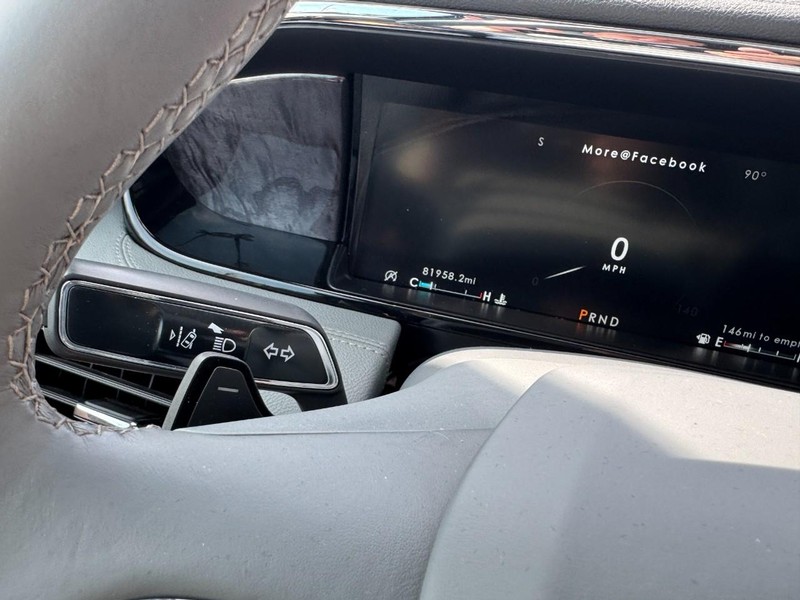 Lincoln Navigator L Vehicle Full-screen Gallery Image 20