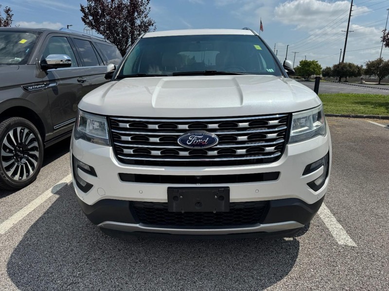 Ford Explorer Vehicle Full-screen Gallery Image 02
