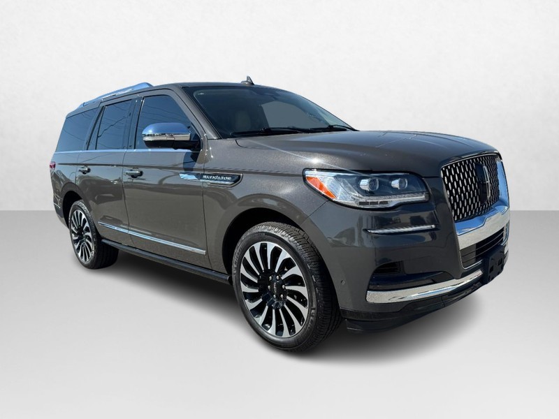 Lincoln Navigator Vehicle Full-screen Gallery Image 03