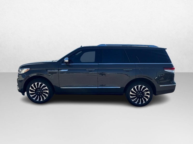 Lincoln Navigator Vehicle Full-screen Gallery Image 08
