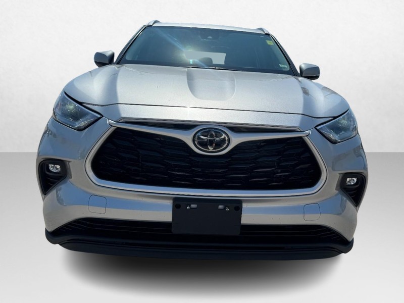 Toyota Highlander Vehicle Full-screen Gallery Image 02
