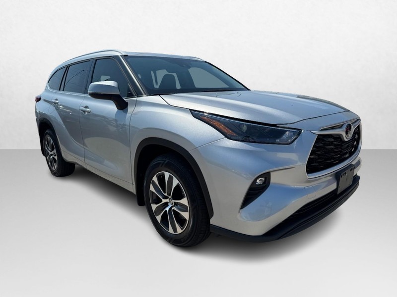 Toyota Highlander Vehicle Full-screen Gallery Image 03