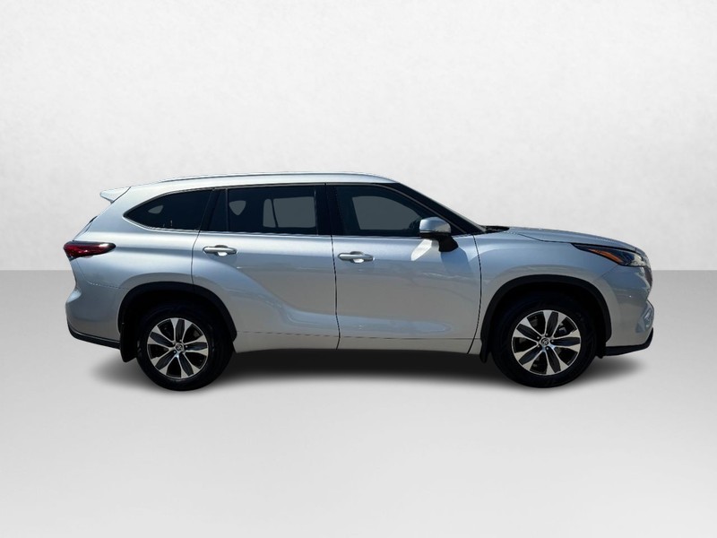Toyota Highlander Vehicle Full-screen Gallery Image 04